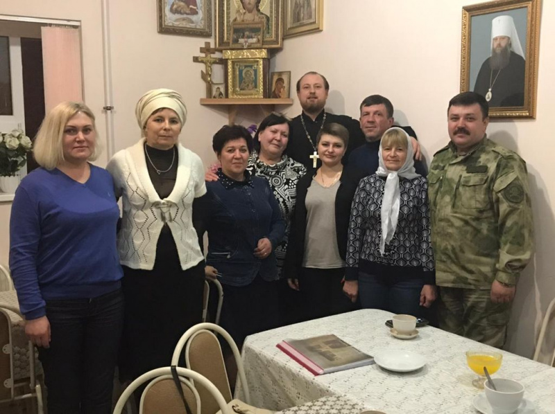 В Донском храме г. Новошахтинска состоялась встреча протоиерея Романа Амплеева с председателем и активистами «Общественного объединения Донецкой Народной Республики «Семьи погибших защитников республики»