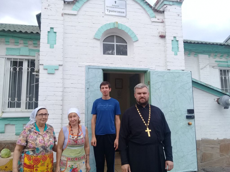 От Каменск-Шахтинского благочиния в Донскую духовную семинарию были доставлены продукты питания