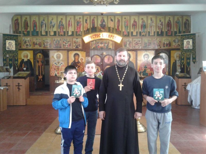 В завершение учебного года в воскресной школе при храме святого великомученика Пантелеимона п. Майский г. Шахты традиционно прошел детский шахматный турнир