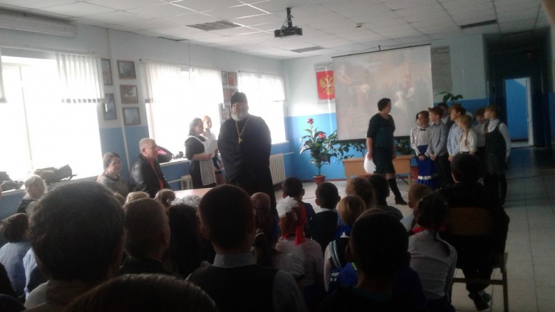 В Ажиновской СОШ состоялся концерт, посвященный празднику Введения во храм Пресвятой Богородицы и Дню матери-казачки