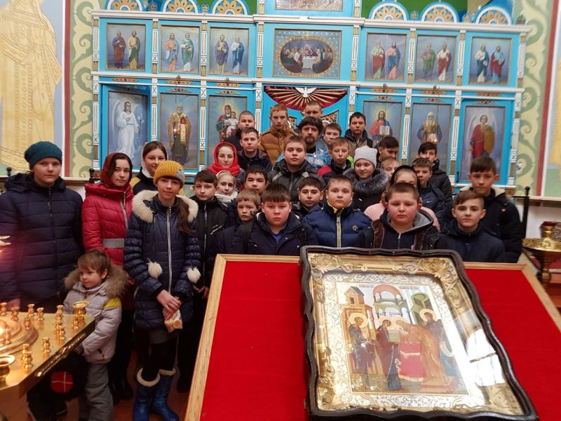 В великий праздник Сретения Господня учащиеся школы станицы Бессергеневской посетили местный храм святителя Алексия Московского