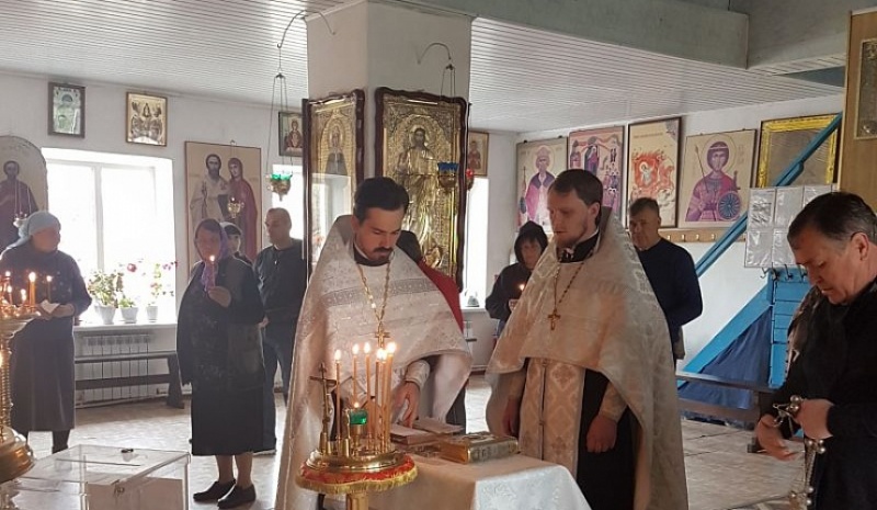 В Свято-Никольском храме г. Зверево прошла панихида по погибшим воинам