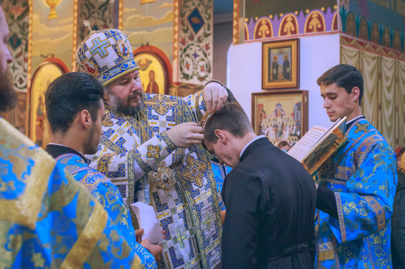 В праздник в честь Казанской иконы Божией Матери Преосвященнейший епископ Симон совершил Божественную литургию и диаконскую хиротонию