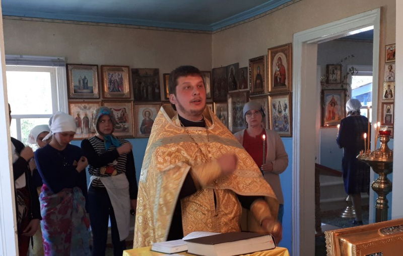В станице Каргинской священник совершил молебен перед экзаменами