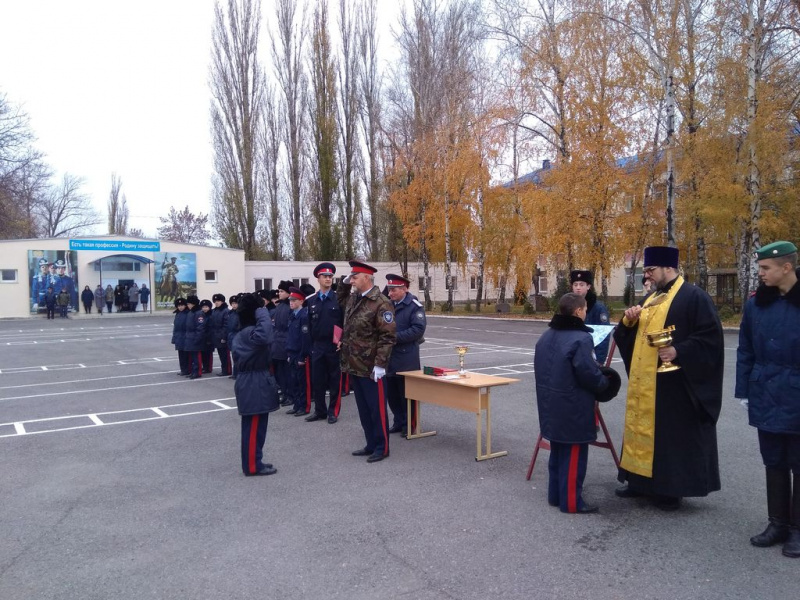 Верстание в казаки прошло в казачьем кадетском корпусе г. Шахты, кадет напутствовал духовник иерей Евгений Поцелуев