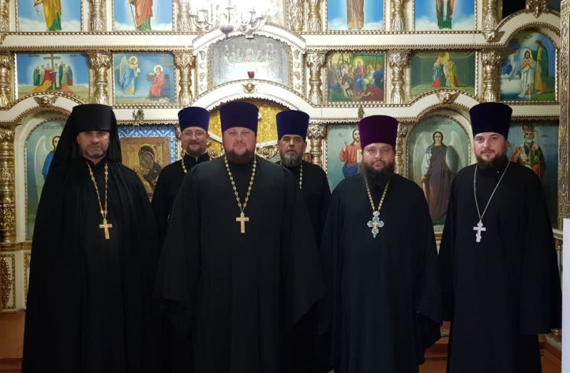 На подворье храма святителя Николая Чудотворца пос. Чертково прошло собрание духовенства Чертково-Калитвенского благочиния