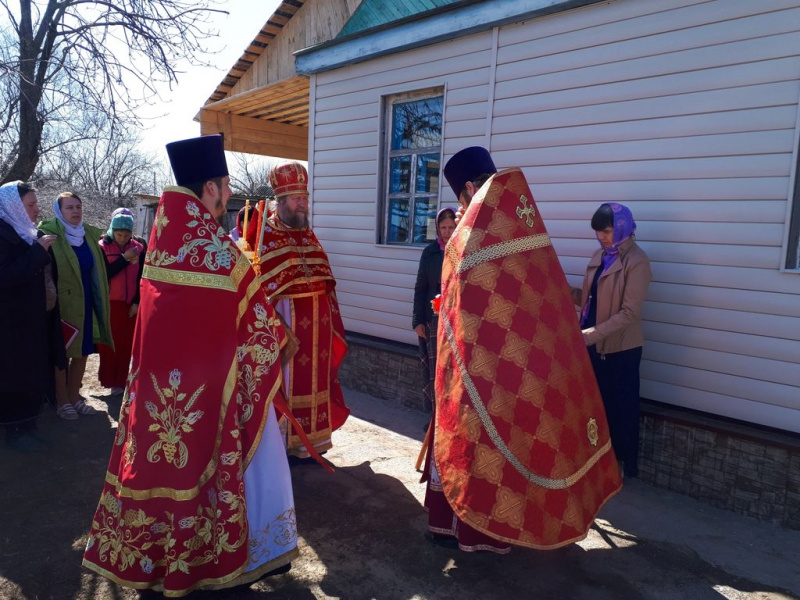 Во вторник Светлой седмицы в молитвенном доме в честь Иверской иконы Божьей Матери х. Чирский Советского района было совершено соборное богослужение