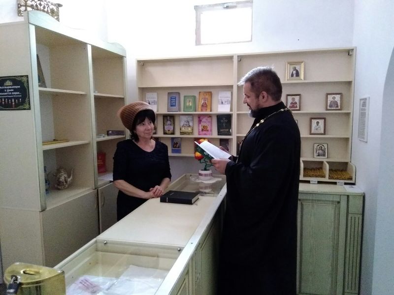 Настоятель Алексеевского Архиерейского подворья иерей Евгений Поцелуев регулярно повышает уровень квалификации работников прихода