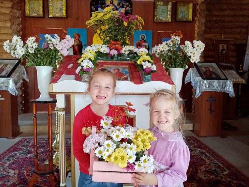В воскресной группе «Зерно веры» при храме апостола и евангелиста Иоанна Богослова х. Красный прошел утренник, посвященный празднику Покрова Пресвятой Богородицы