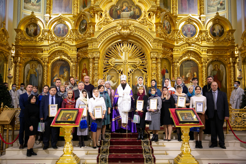 Победители Всероссийского конкурса «За нравственный подвиг учителя» и Кирилло-Мефодиевской олимпиады от Шахтинской награждены в Ростовском кафедральном соборе Рождества Пресвятой Богородицы