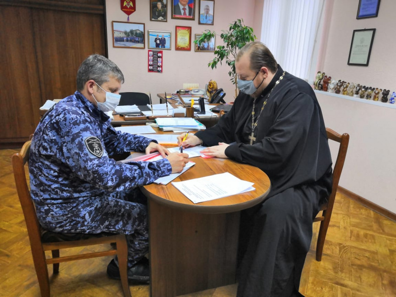 Приходы храмов Новошахтинского благочиния приступили к подписанию паспортов антитеррористической защищенности объектов