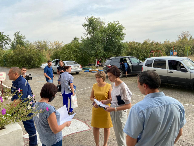 Шахтинская епархия оказала помощь жителям населенных пунктов, пострадавших от пожара