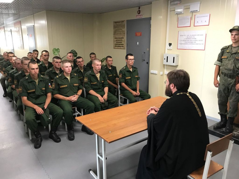 Руководитель епархиального отдела по взаимодействию с Вооруженными Силами и силовыми структурами иерей Александр Теличкин провел беседу на тему «Грех и его последствия» с  военнослужащими войсковой части № 22265