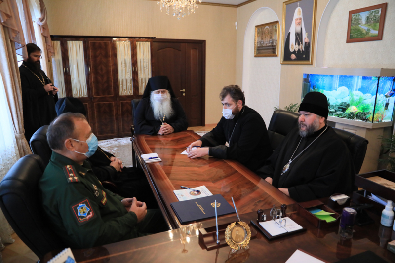 Преосвященнейший епископ Симон провел встречу с начальником отделения по работе с верующими военнослужащими Южного военного округа полковником Александром Анатольевичем Москаленко