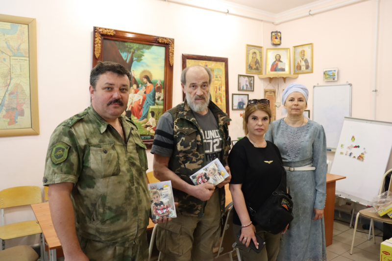 В рамках приграничного сотрудничества состоялась встреча протоиерея Романа Амплеева и участниками делегации, везущей иконы и православные святыни в храмы Донбасса в Донском храме г. Новошахтинска