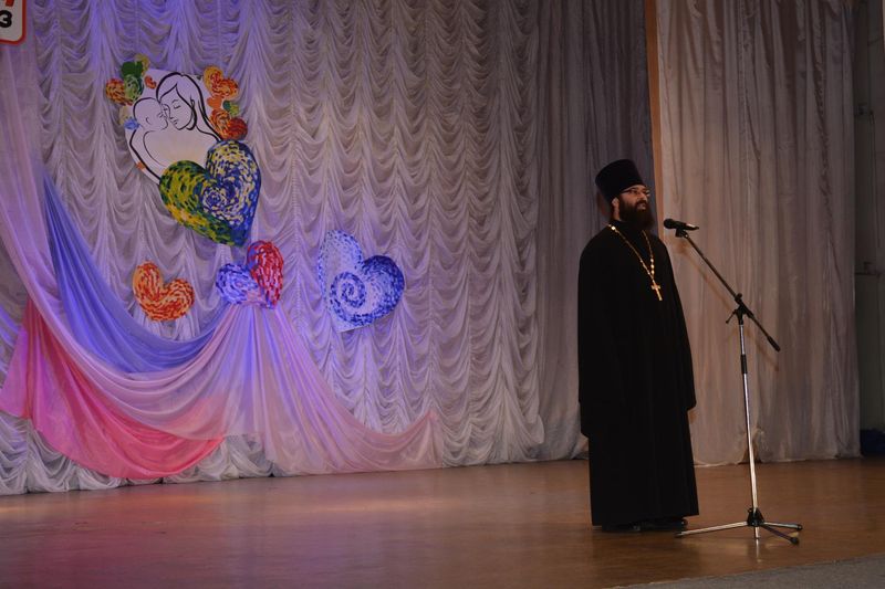 Благочинный Каменск-Шахтинского округа принял участие в мероприятии, посвященном Дню матери