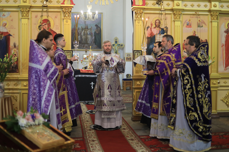 В день памяти святителя Григория Паламы, архиепископа Солунского, Преосвященнейший епископ Симон с архипастырским визитом посетил храм Успения Пресвятой Богородицы ст. Калитвенской