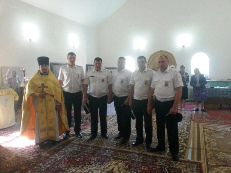 В храме Архистратига Михаила хутора Елкин состоялось заупокойное богослужение по погибшим сотрудникам ДПС