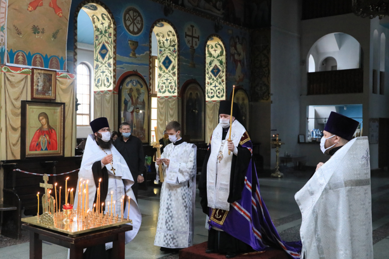 Преосвященный епископ Симон совершил литию в день памяти и скорби