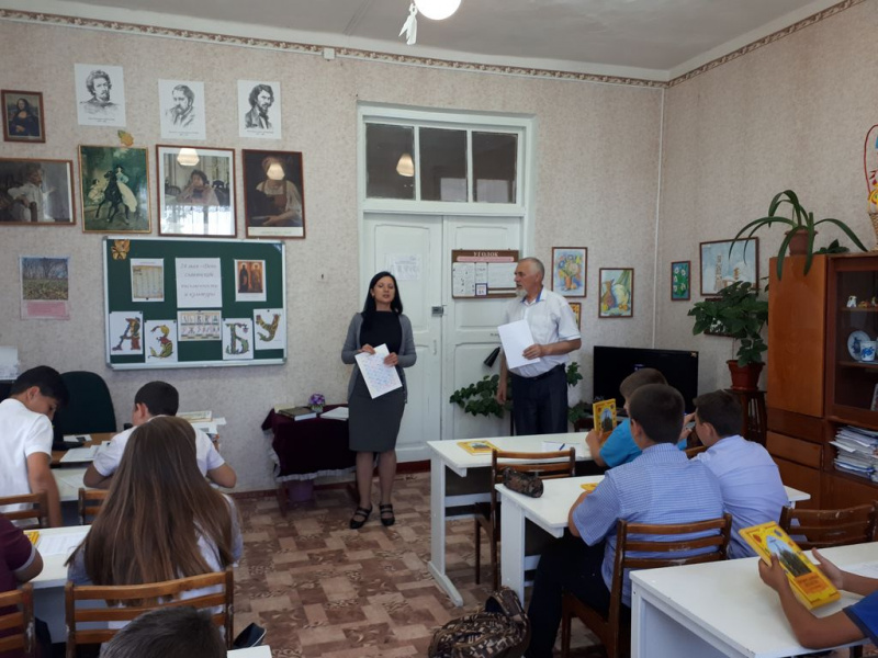 Помощник настоятеля храма апостола и евангелиста Иоанна Богослова иерея Андрея Павленкова Адам Редзель принял участие в школьном мероприятии, посвященном дню славянской письменности и культуры