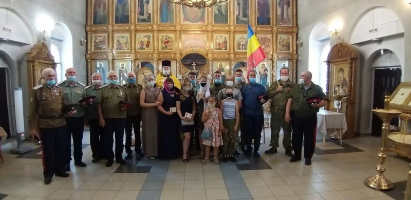 В Донском храме г. Новошахтинска прошли торжественный казачий круг, приведение к присяге вновь вступивших в ряды казаков и награждение казаков станицы Мало-Несветаевская