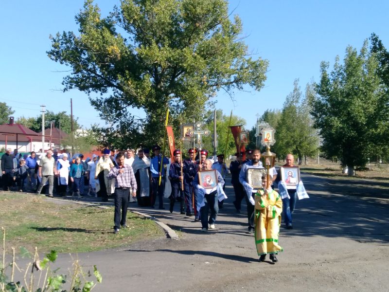 В день воспоминания чуда Архангела Михаила, бывшего в Хонех, в п. Каменоломни состоялся традиционный крестный ход