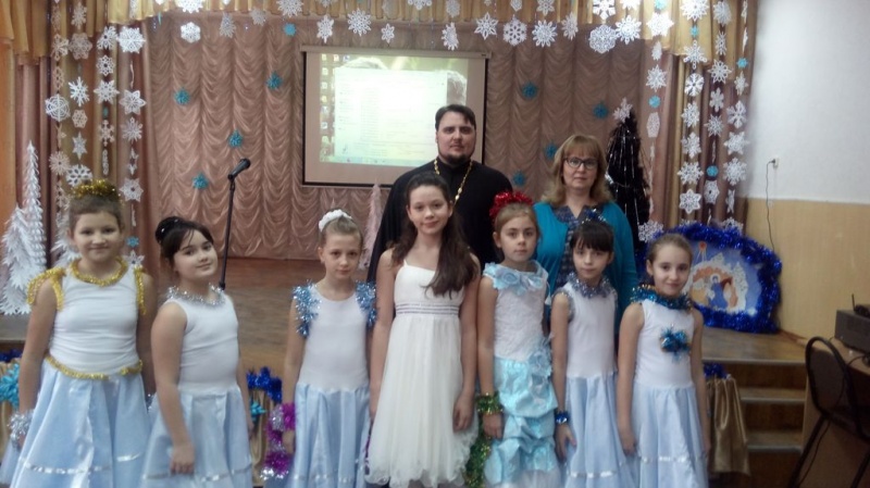 В преддверии Богоявления клирик Никольского храма г. Шахты иерей Николай Налеткин посетил Школу № 25