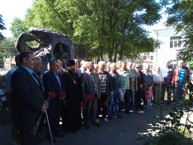 Протоиерей Василий Хадыкин принял участие в митинге, посвященном погибшим шахтерам в г. Красный Сулин