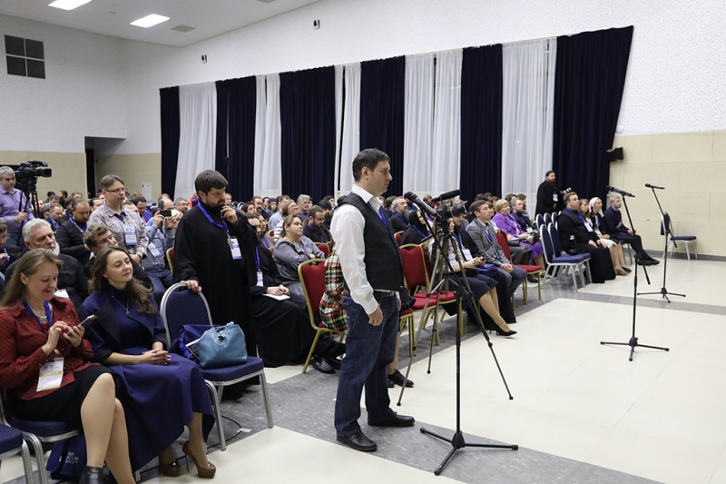 Делегаты от Шахтинской епархии приняли во встрече в формате телемоста с директором Департамента информации и печати Министерства иностранных дел РФ М.В. Захаровой, а так же в других секциях фестиваля «Вера и слово»
