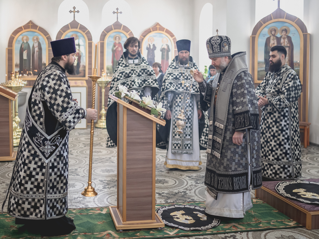 Преосвященнейший епископ Симон совершил Литургию Преждеосвященных Даров в  храме святого благоверного князя Александра Невского города Шахты |  Шахтинская епархия | Донская митрополия