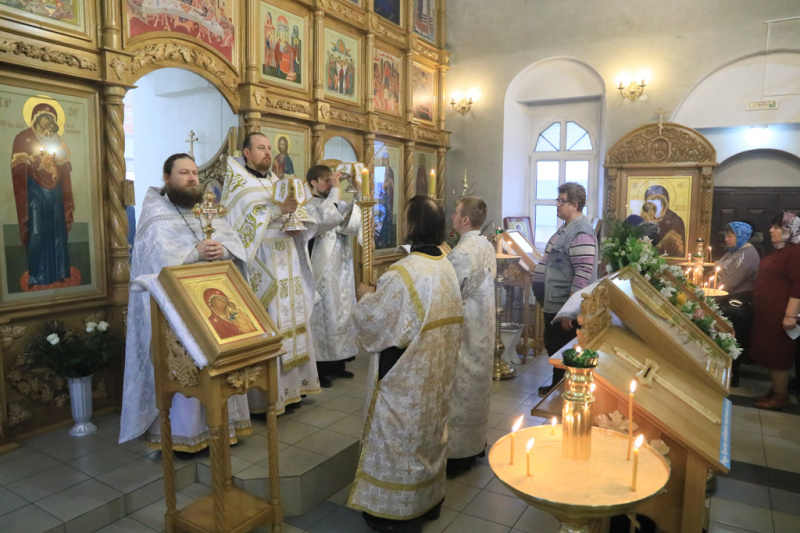 В день Обрезания Господня и день памяти святителя Василия Великого в храме Донской иконы Божией Матери г. Новошахтинска совершено соборное богослужение