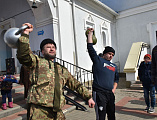 В прощеное воскресенье на площади перед Донским храмом г. Новошахтинска прошло мероприятие, посвященное Масленице