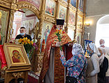 В Донском храме г. Новошахтинска поздравили прихожанок с празднованием дня святых жен-мироносиц.