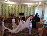 Протоиерей Роман Амплеев провел духовно-просветительскую беседу с родителями и сотрудниками детского сада «Золушка» г. Новошахтинска