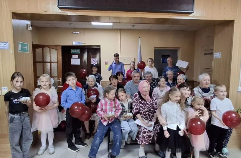 Юные прихожане храма святой Анны Кашинской города Каменска-Шахтинского посетили дом престарелых   