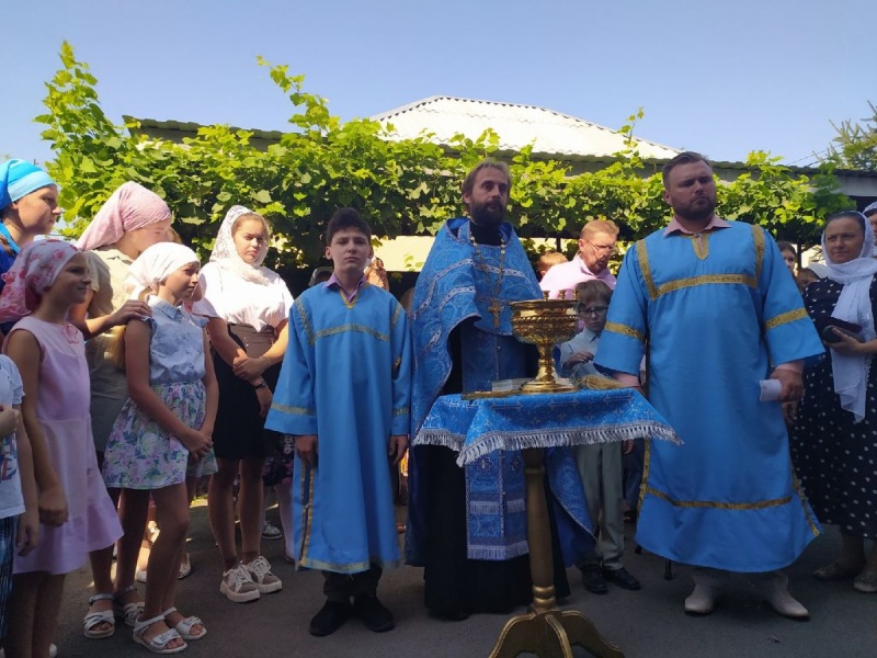 В храме архистратига Михаила пос. Каменоломни Октябрьского района совершен молебен на начало учебного года