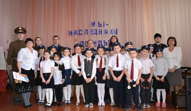 В школе № 5 г. Зверево прошло закрытие месячника гражданско-патриотической работы, в котором принял участие благочинный Зверево-Никольского округа