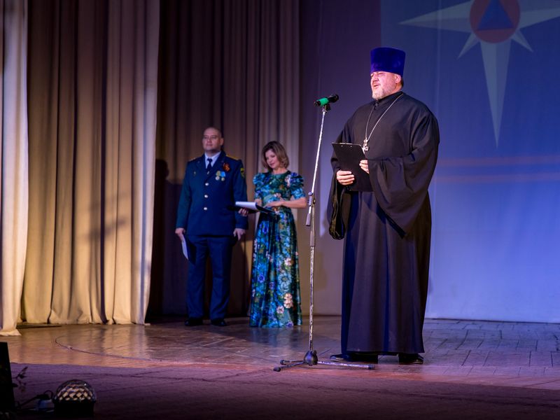 В преддверии профессионального праздника в Каменске-Шахтинском чествовали пожарных, спасателей и диспетчеров