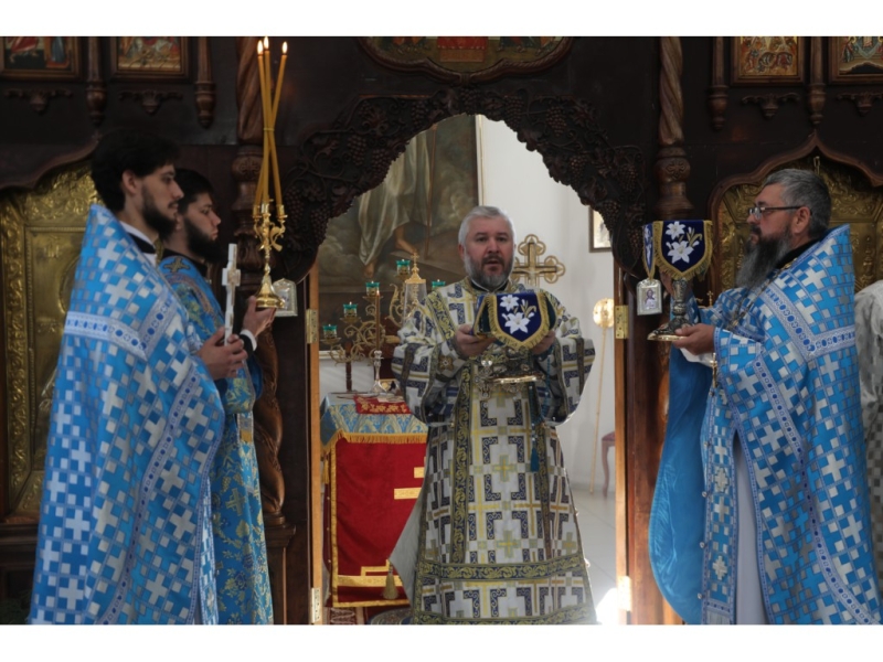 Преосвященнейший епископ Симон совершил Божественную литургию с диаконской хиротонией в храме преподобномученицы Елизаветы города Гуково