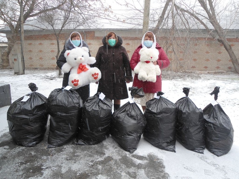 Добровольцы храма Почаевской иконы Божией Матери города Каменск-Шахтинский собрали помощь малообеспеченным семьям