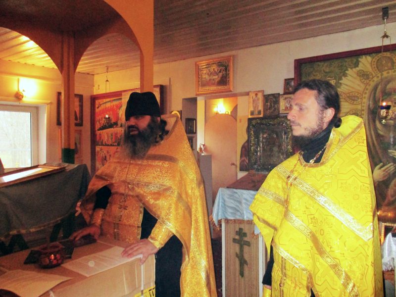 Смоленский храм ст. Шумилинской посетил известный миссионер и журналист иеромонах Дмитрий (Першин)