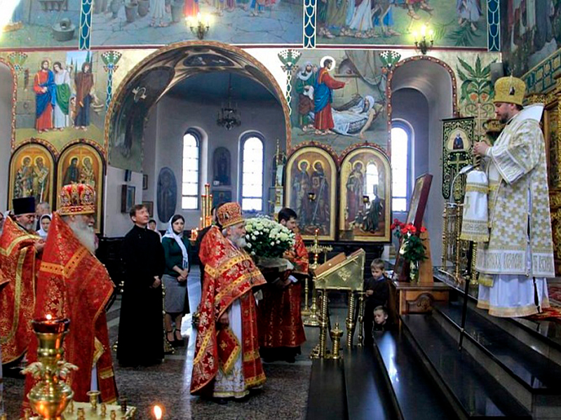 В день тезоименитства Преосвященнейший епископ Симон совершил Божественную литургию в Покровском кафедральном соборе города Шахты