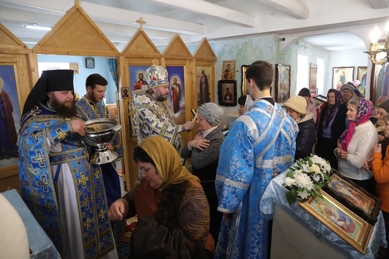 В день престольного праздника Преосвященнейший епископ Симон совершил праздничное богослужение в храме в честь образа Божией Матери Взыскание погибших пос. Сидорово-Кадамовский