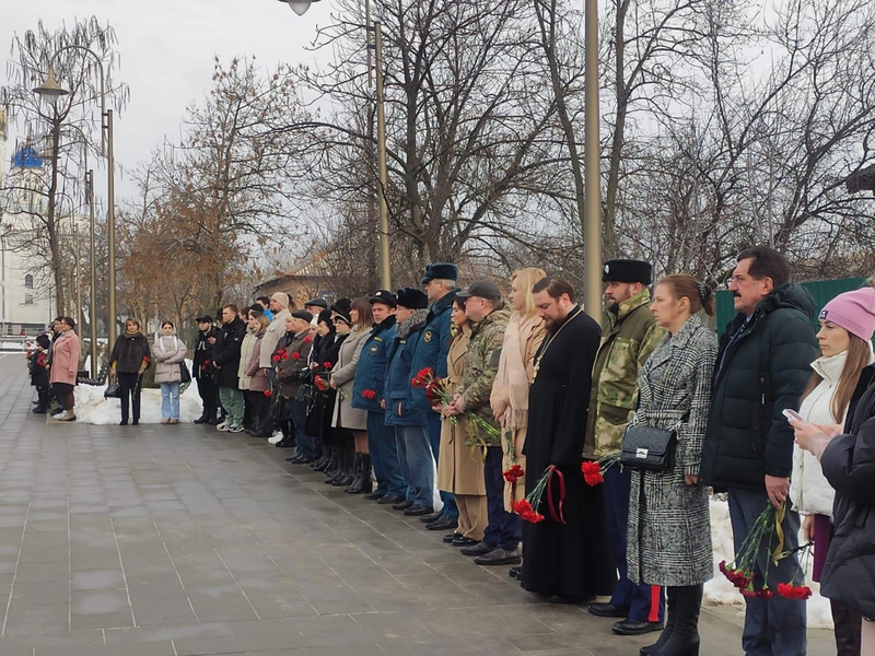 Благочинный приходов Донецкого округа посетил митинг ко Дню освобождения поселка Гундоровка от немецко-фашистских захватчиков