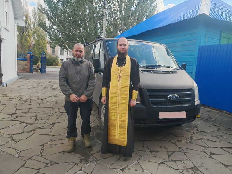 Духовная поддержка на передовой: освящен автомобиль для эвакуации раненых
