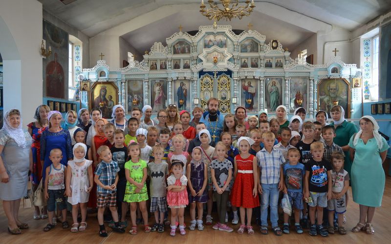 Подведение итогов ежегодной благотворительной акции «Поможем собрать детей в школу» прошло в храме Архангела Михаила п.Каменоломни