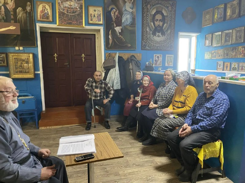 «По страницам великой книги»: настоятель храма в поселке Нижнедонском провел беседу ко Дню православной книги