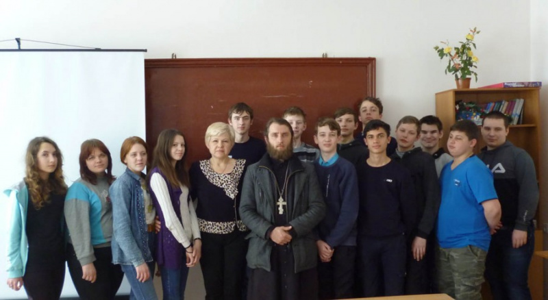Иерей Владимир Молородов побеседовал с учащимися Мальчевского межшкольного учебного центра