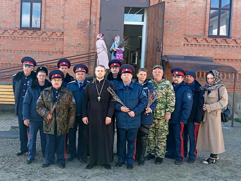 Духовная беседа казаков с благочинным Зверево-Никольского округа состоялась в Никольском храме города Зверево