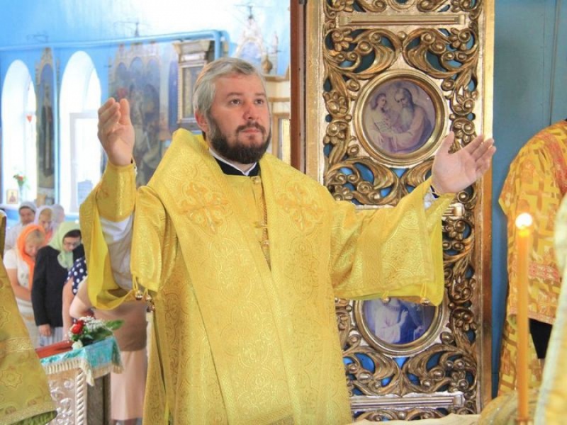 Преосвященнейший епископ Симон возглавил Божественную литургию в храме святителя Николая города Шахты